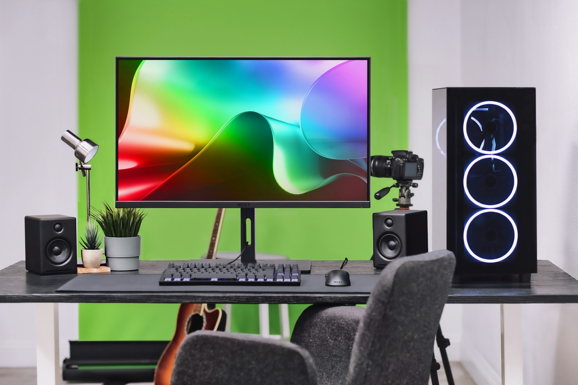 Canvas QHD Monitor with Green Screen Setup